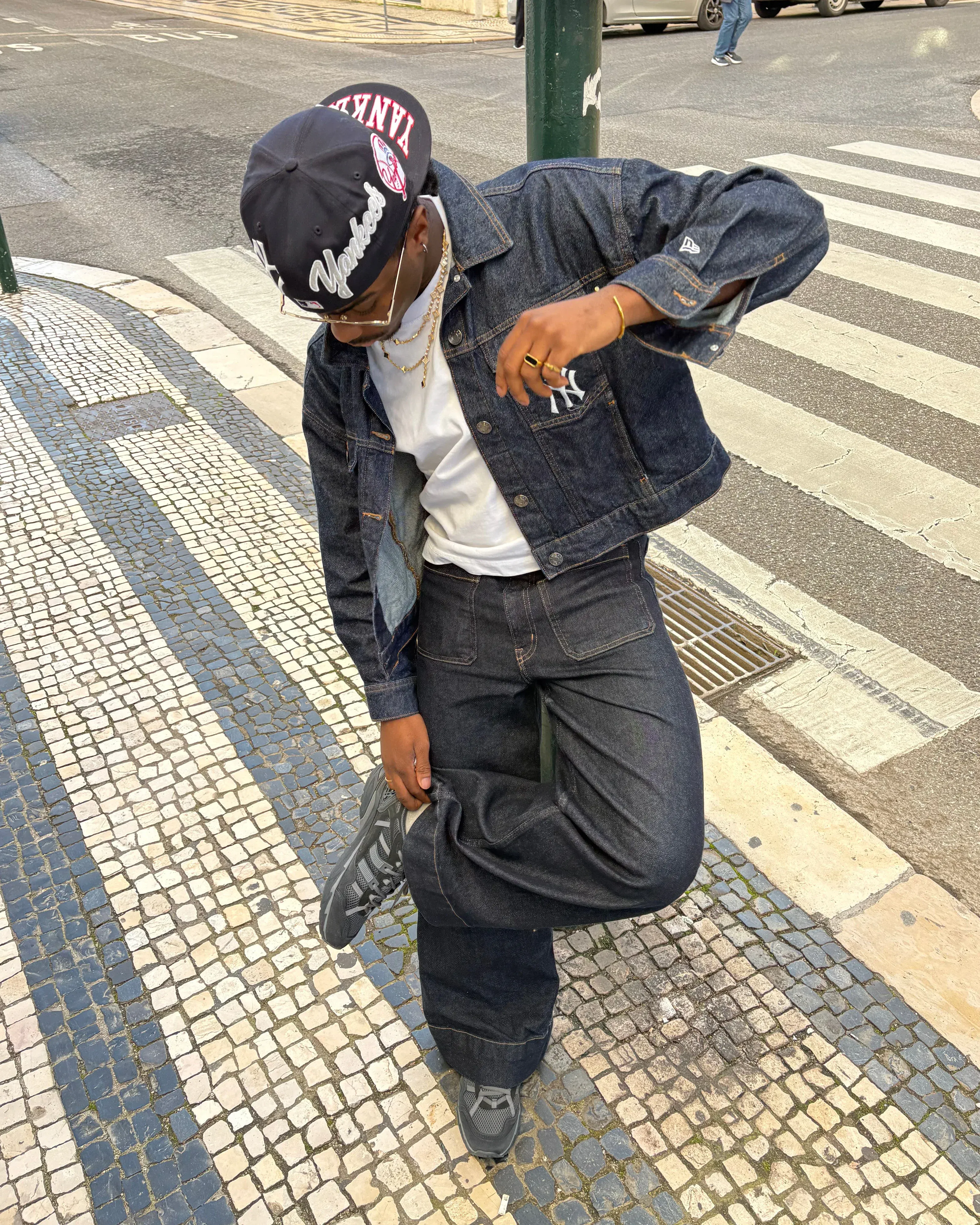 2003 Blk - Image 3