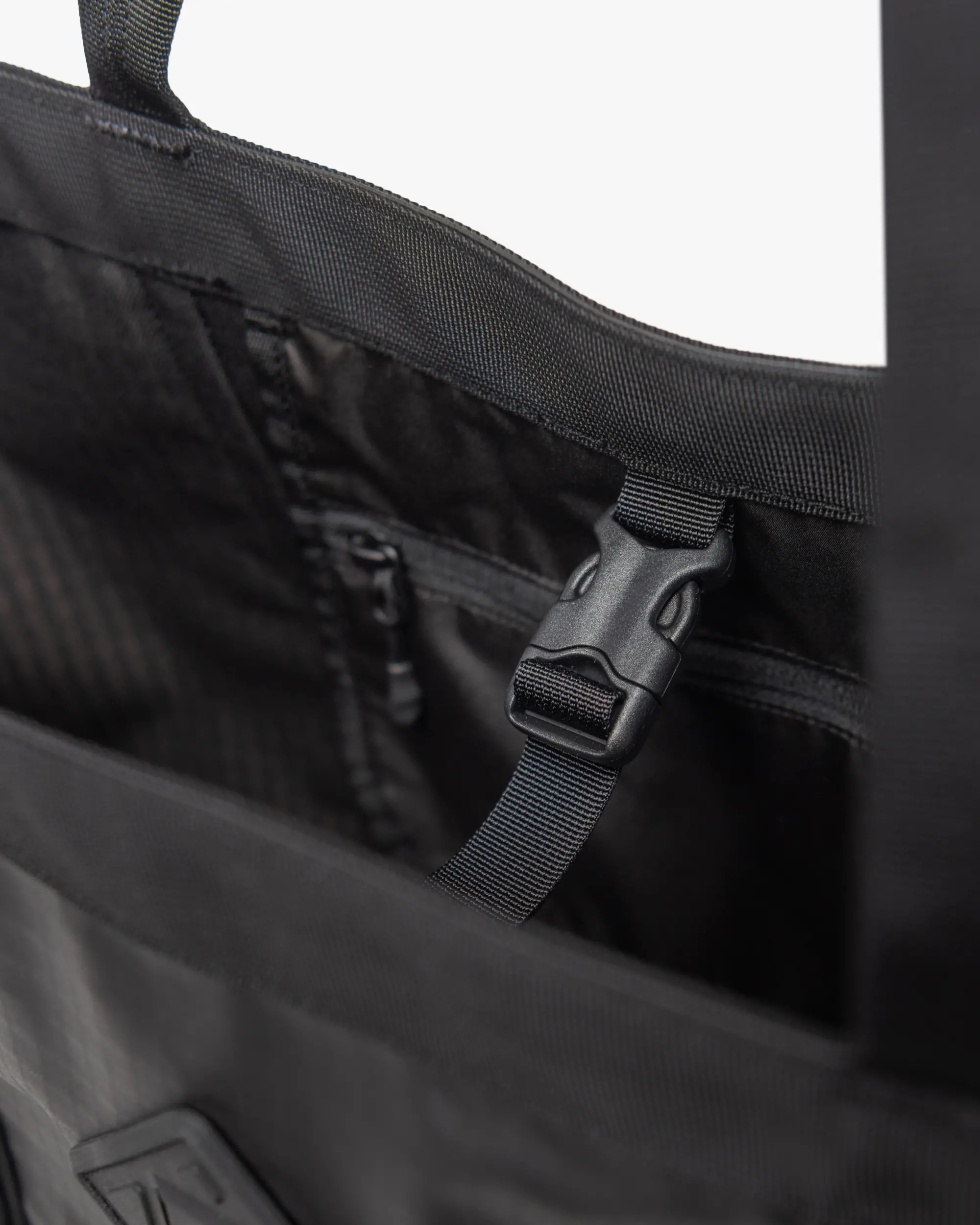 All Season Gear Tote 33 L - Image 5