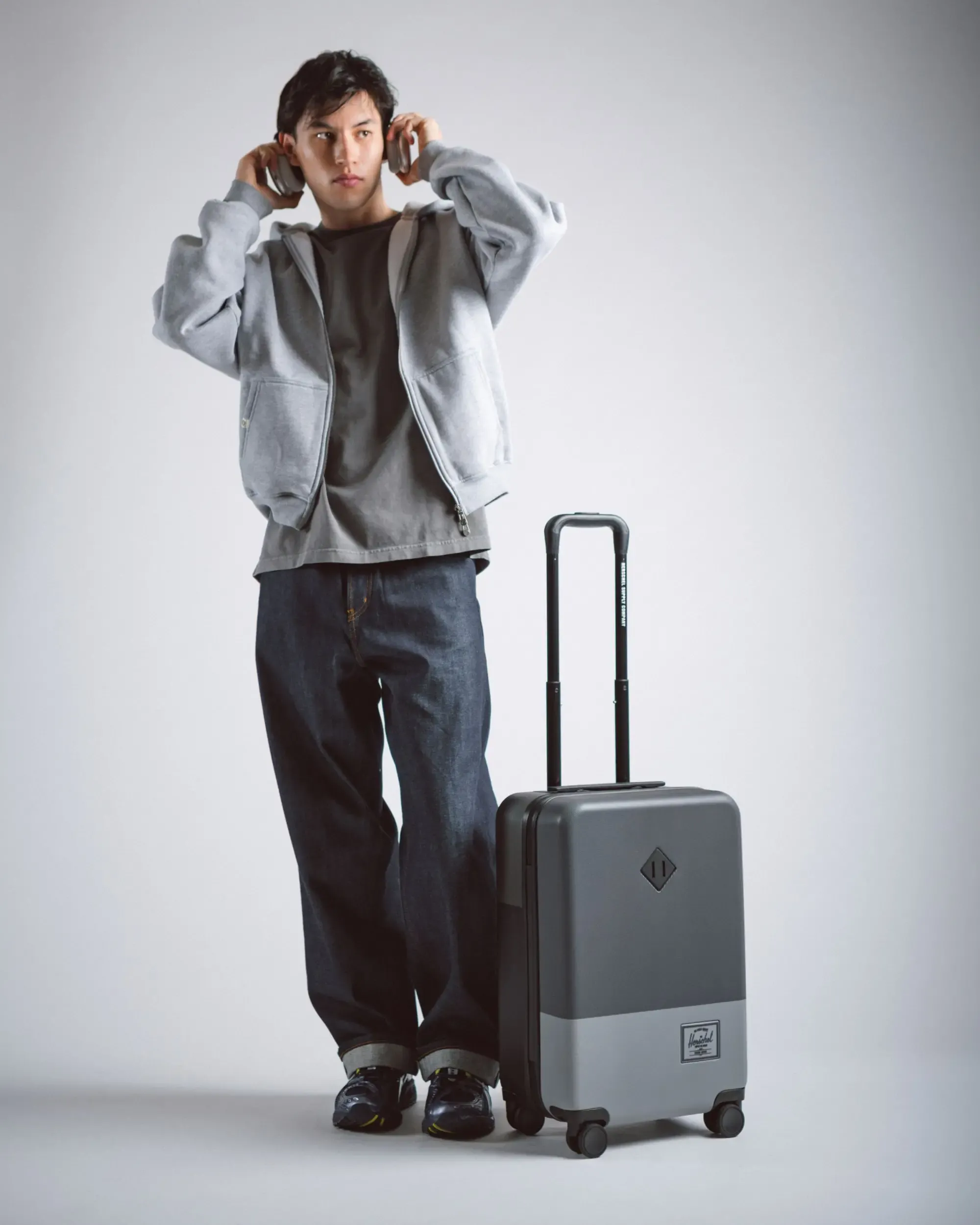 Herschel Heritage Hardshell Large Carryon Luggage - Image 3
