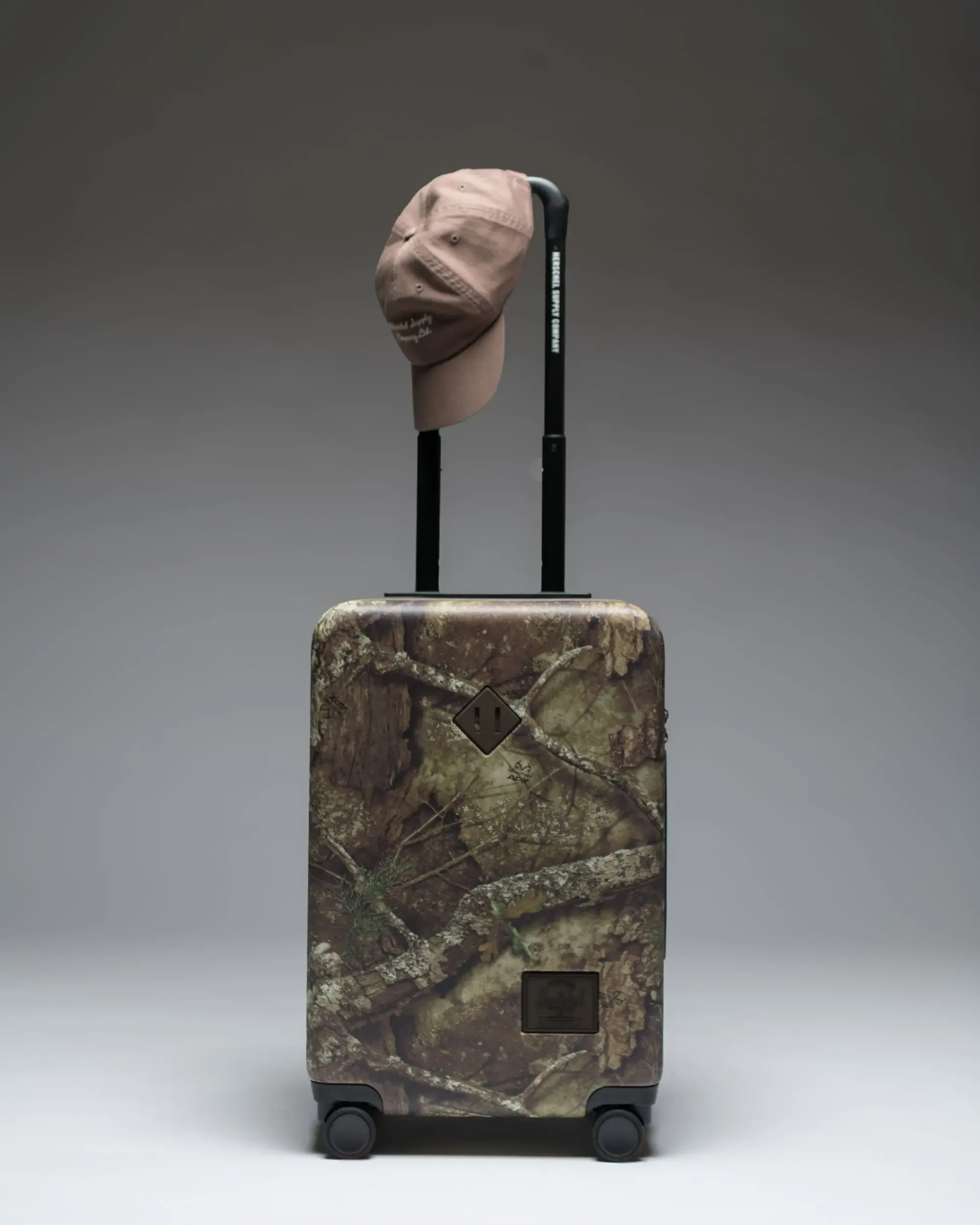 Realtree Herschel Heritage Large Co Luggage - Image 2