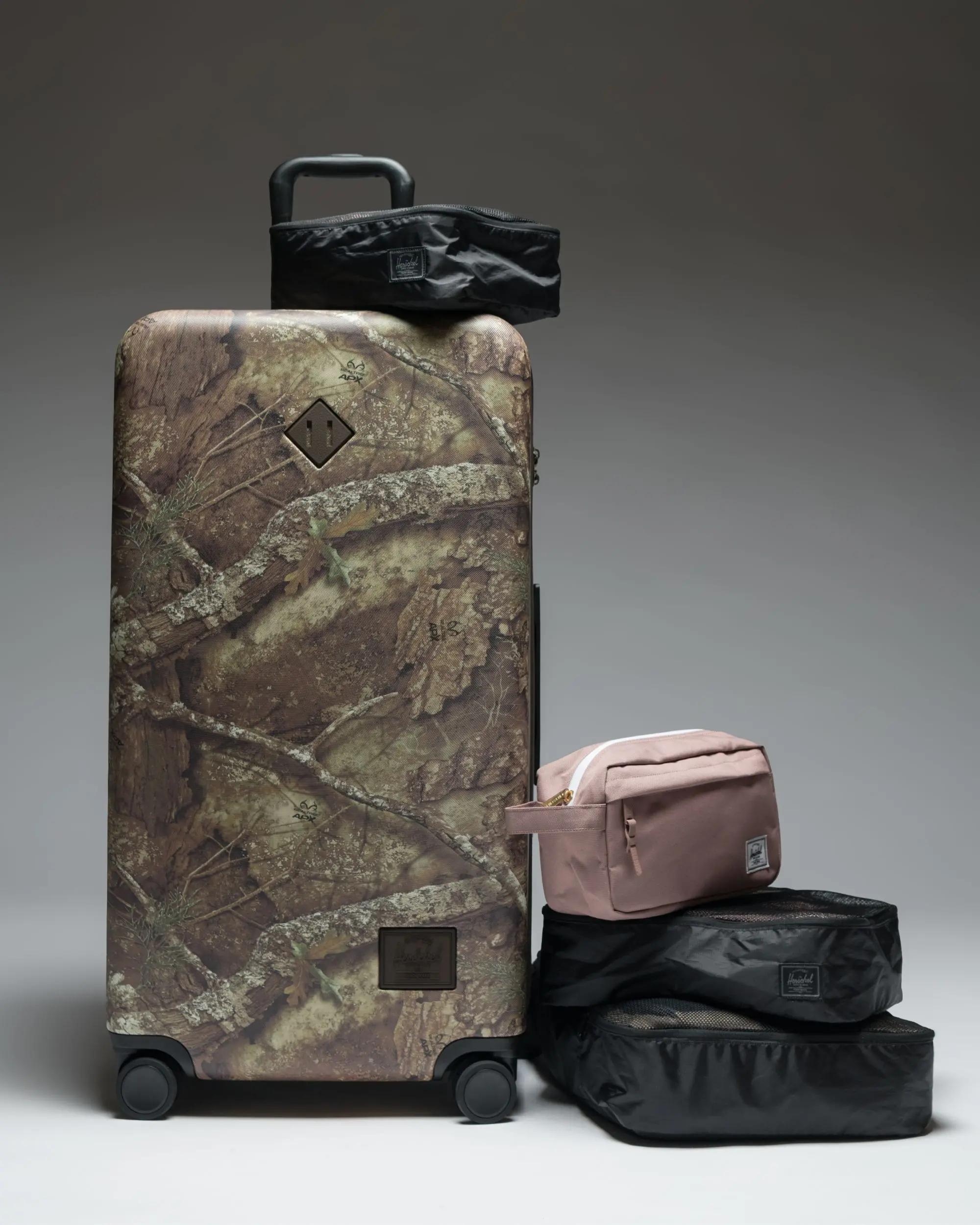 Realtree Herschel Heritage Large Luggage - Image 2