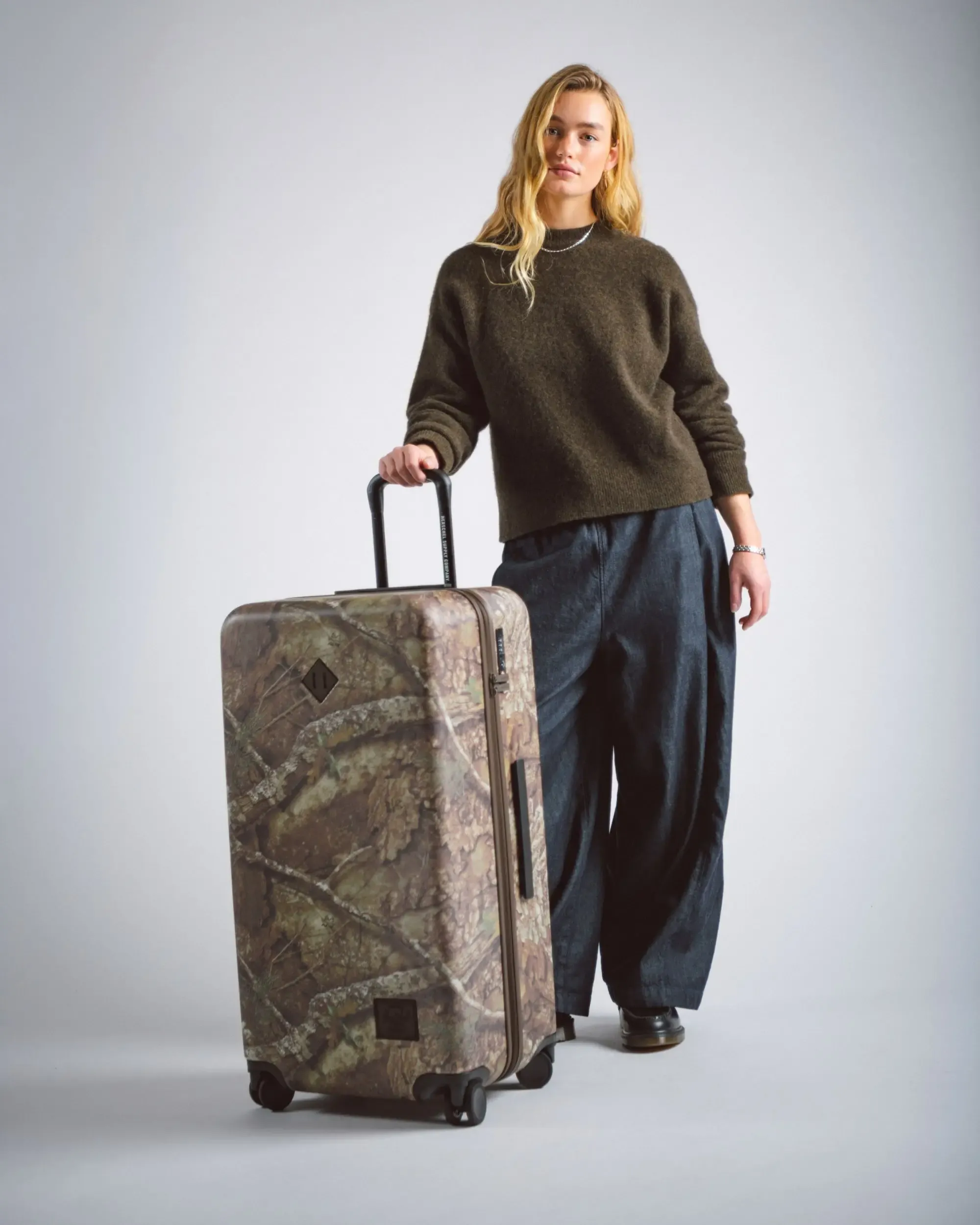 Realtree Herschel Heritage Large Luggage - Image 3