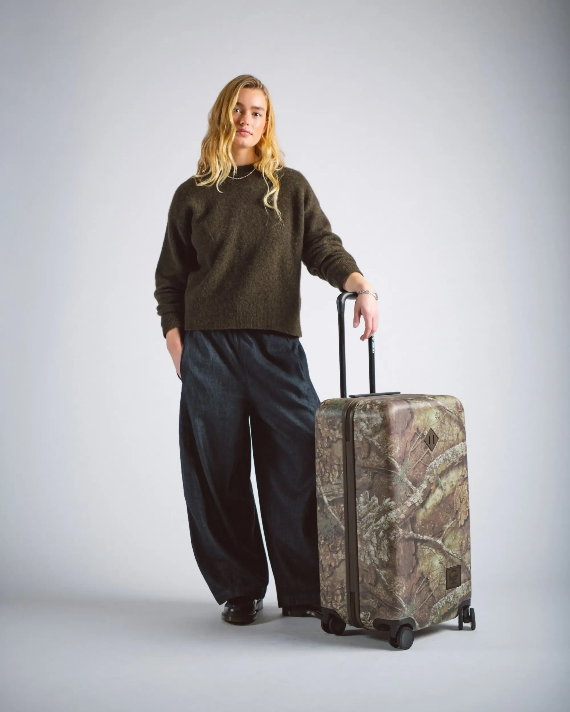 Realtree Herschel Heritage Medium Luggage - Image 3
