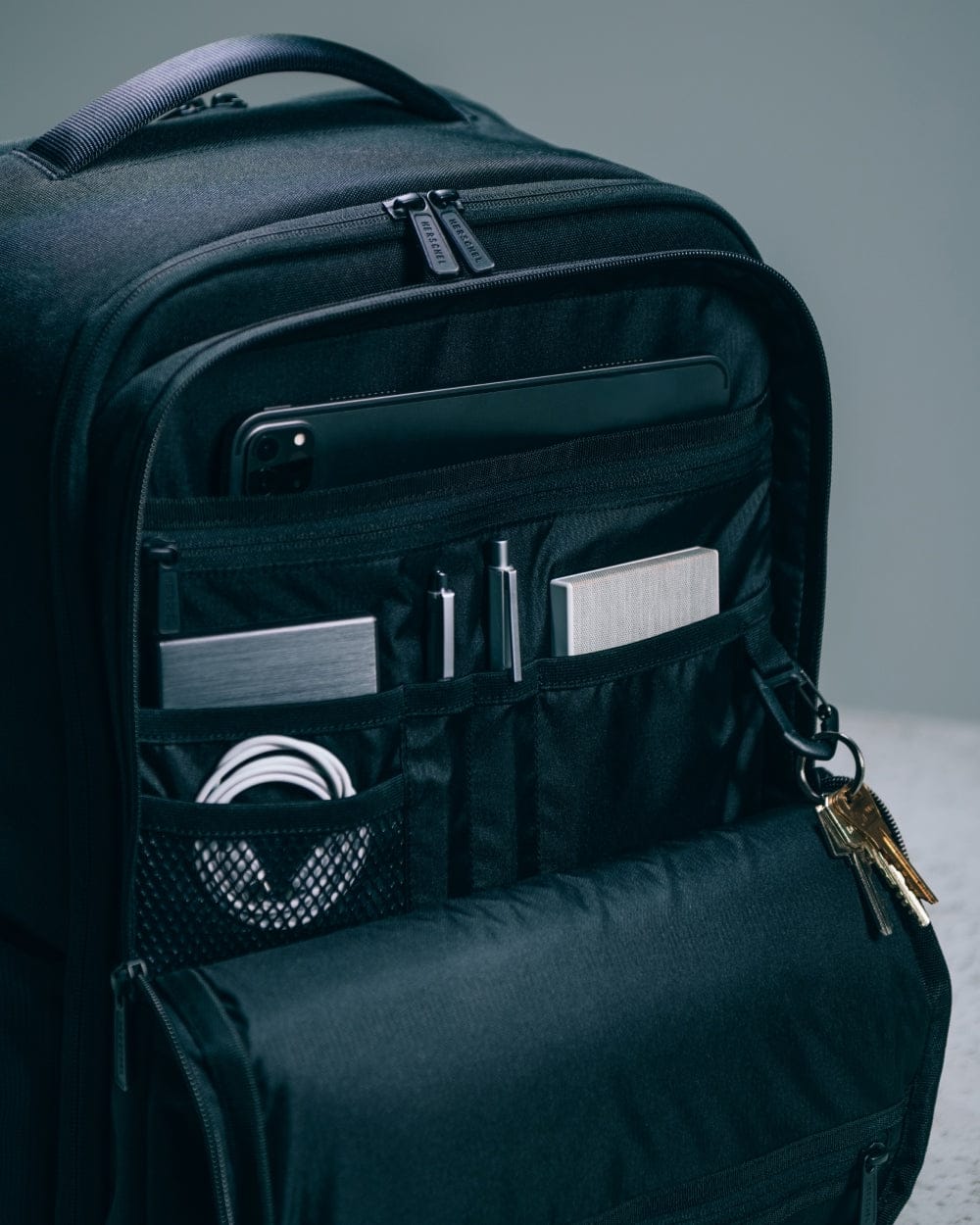 Kaslo Travel Backpack Tech - Image 4