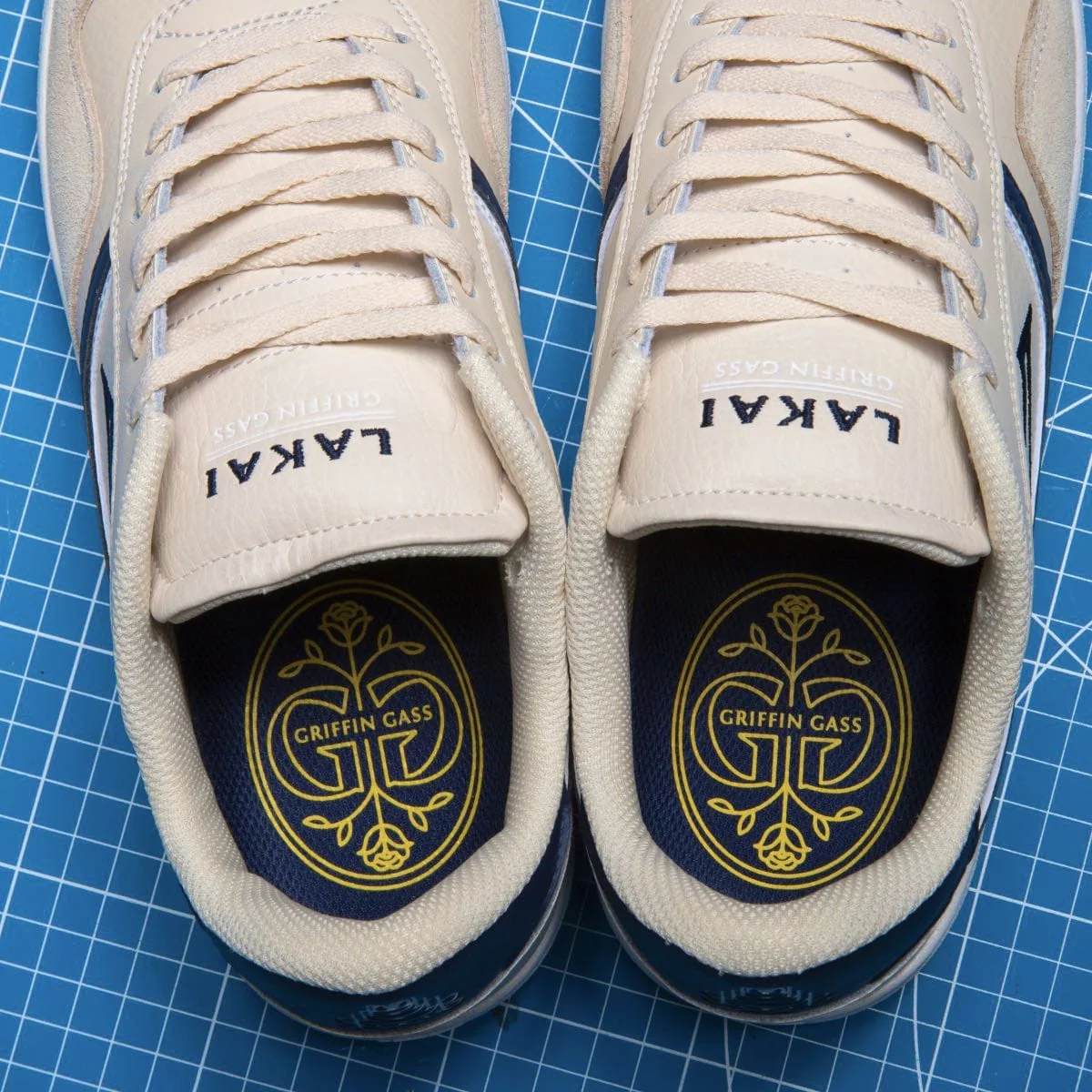Terrace Cream/navy Suede - Image 6