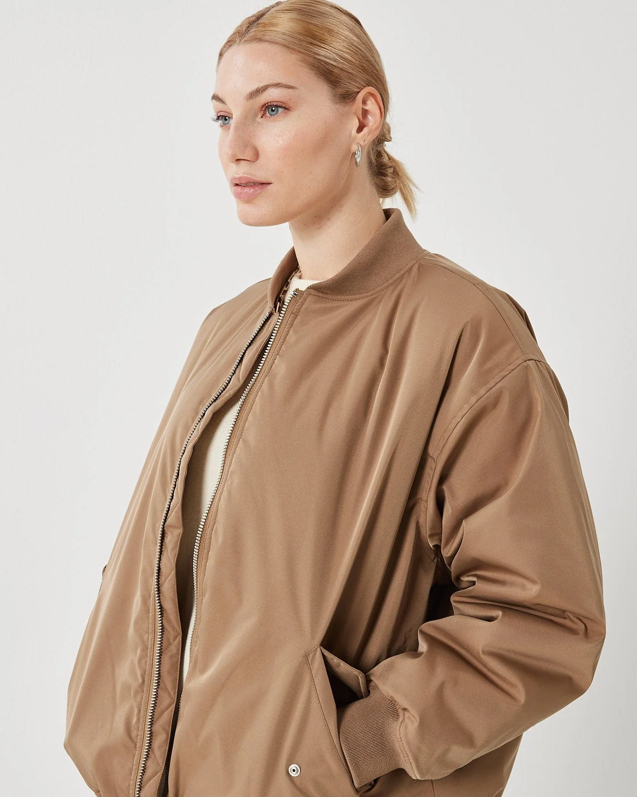 HENNIA 9889 - Image 4